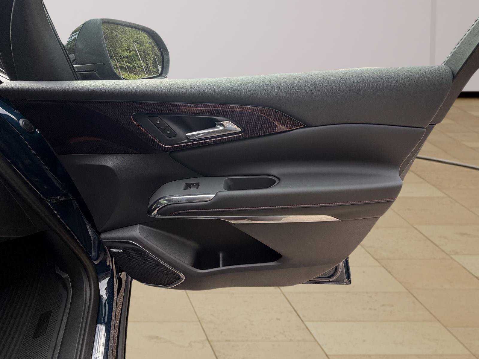 Used 2027 Chevrolet Traverse RS w/ LPO, Floor Liner Package FWD image 28