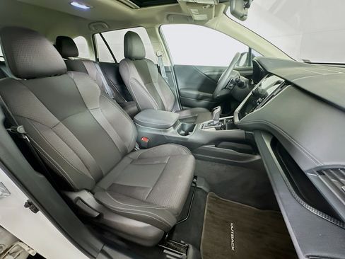 Used 2025 Subaru Outback Premium AWD/4WD image 32