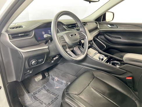 Used 2022 Jeep Grand Cherokee Limited image 9