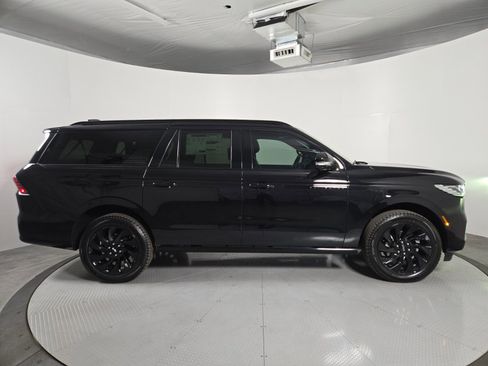 New 2026 Lincoln Navigator L Reserve w/ Jet Appearance Package AWD/4WD image 3