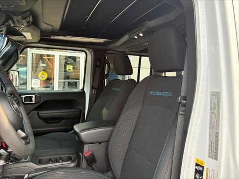 Certified 2025 Jeep Wrangler Unlimited Rubicon 4xe w/ Convenience Group AWD/4WD image 16