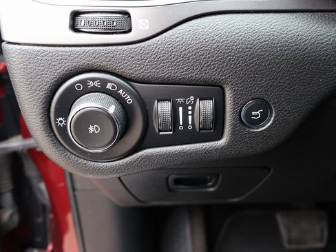 Used 2019 Jeep Cherokee Limited w/ Luxury Group image 42