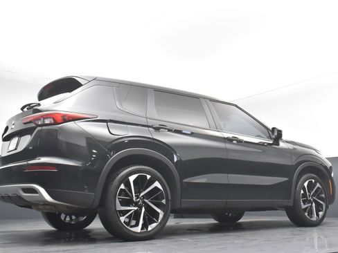 Used 2023 Mitsubishi Outlander SE image 26