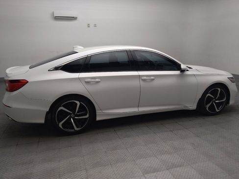 Used 2018 Honda Accord Sport image 11