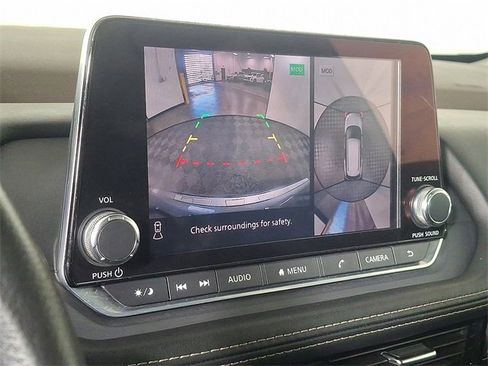 Used 2021 Nissan Rogue SV image 4