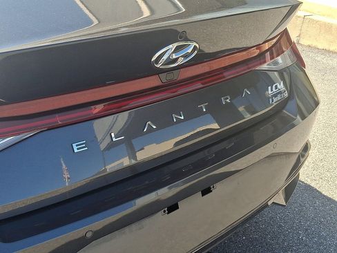 Certified 2023 Hyundai Elantra Limited image 32