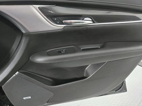 Used 2023 Cadillac XT6 Sport w/ LPO, ONYX Package image 21