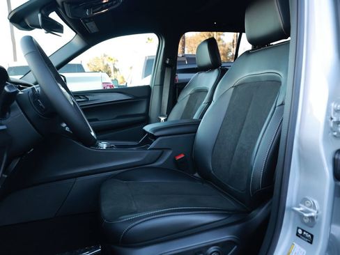 New 2025 Jeep Grand Cherokee Altitude AWD/4WD image 13