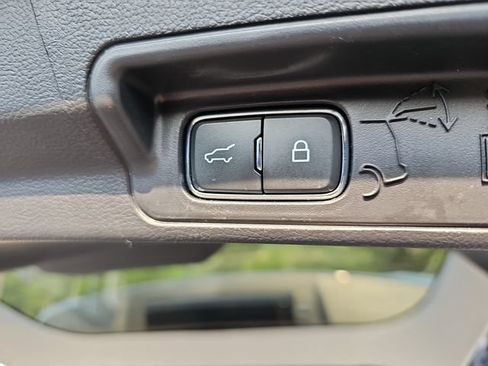 Used 2025 Ford Explorer Active w/ Active Comfort Package RWD image 14