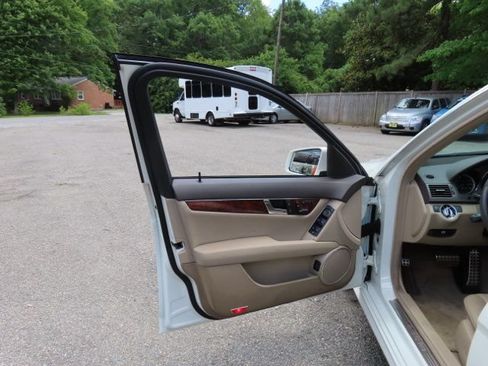 Used 2011 Mercedes-Benz C 300 4MATIC Sedan image 14