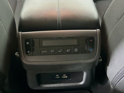 Used 2024 Nissan Pathfinder SV image 26