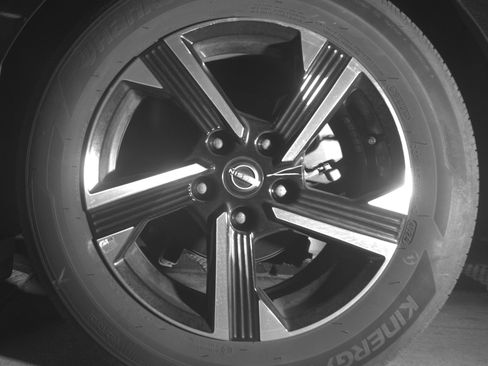 Used 2025 Nissan Sentra SV FWD image 14