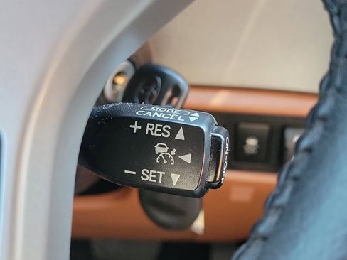 Used 2015 Toyota Sequoia Platinum image 18