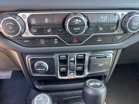 Used 2024 Jeep Wrangler Unlimited Sahara AWD/4WD image 7