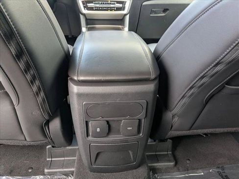 Used 2022 Ford Explorer XLT w/ Equipment Group 202A RWD image 19