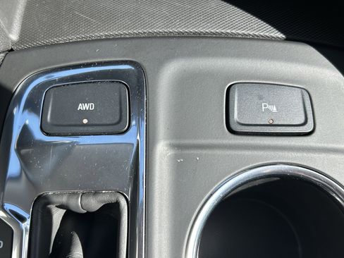 Used 2022 Chevrolet Equinox LT w/ Driver Convenience Package AWD/4WD image 31