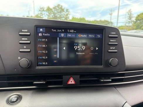 Used 2025 Hyundai Elantra Sport FWD image 10