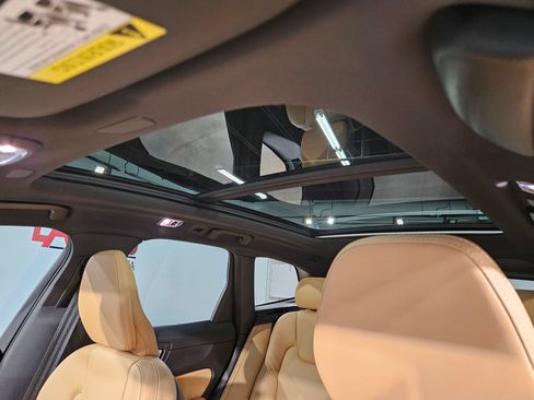 Used 2021 Volvo XC60 T5 Inscription w/ Protection Package FWD image 25