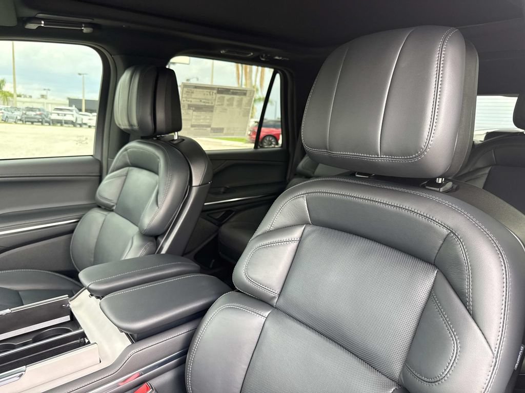 New 2026 Lincoln Navigator Reserve w/ Jet Appearance Package AWD/4WD image 22