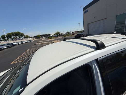 Used 2016 Toyota Highlander Plus FWD image 5