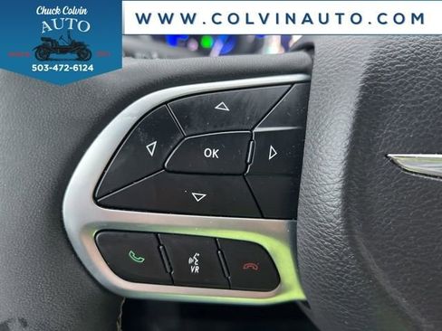 Used 2024 Chrysler Pacifica Touring-L image 19