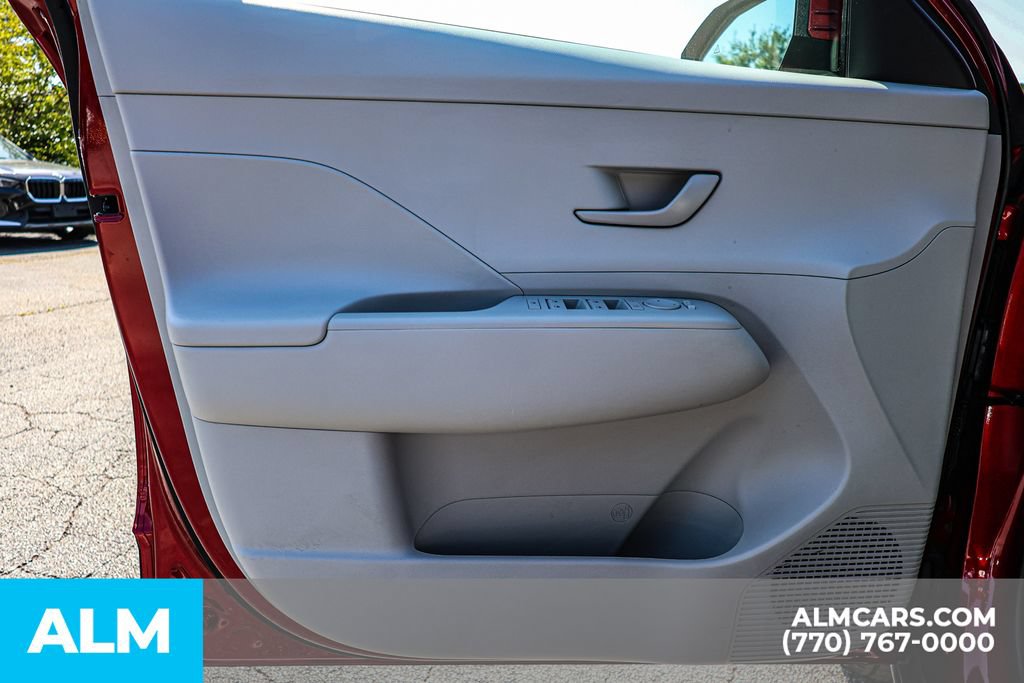 Used 2025 Hyundai Kona SEL FWD image 43