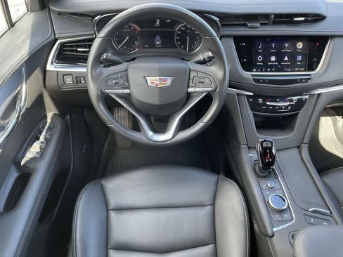 Used 2024 Cadillac XT6 Luxury w/ LPO, Floor Liner Package FWD image 11