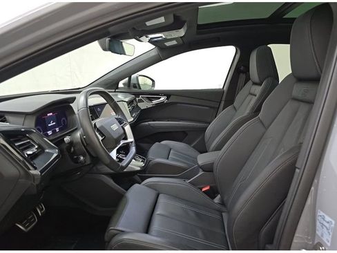 Used 2025 Audi Q4 e-tron Premium w/ Convenience Package AWD/4WD image 5