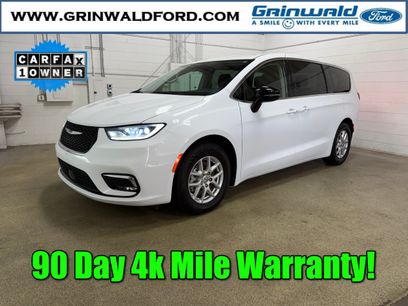 Used 2024 Chrysler Pacifica Touring-L