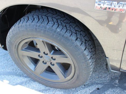 Used 2018 RAM 1500 Express w/ Express Value Package image 3