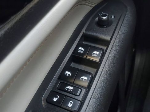 Used 2025 Jeep Compass Limited AWD/4WD image 18