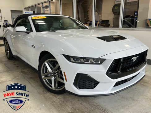 Used 2025 Ford Mustang GT Premium RWD image 4