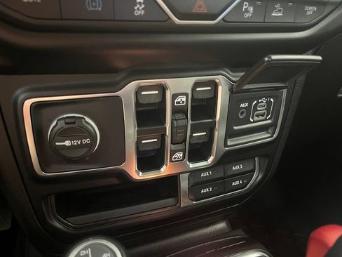 Used 2022 Jeep Wrangler Unlimited Sahara AWD/4WD image 22