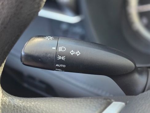 Used 2023 Toyota Highlander L image 43