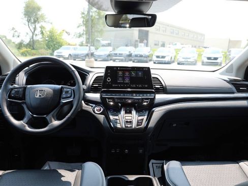 Used 2025 Honda Odyssey Elite image 14