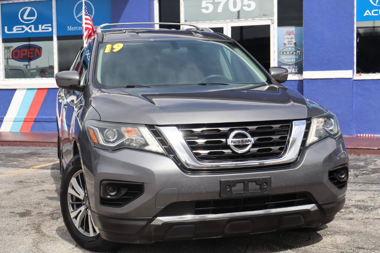 Used 2019 Nissan Pathfinder S FWD image 2