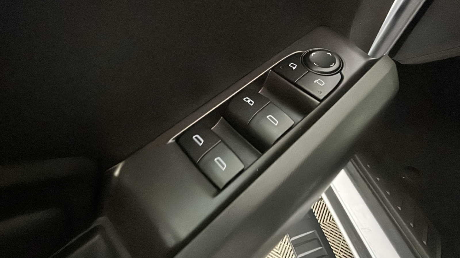 Used 2026 Chevrolet Colorado LT w/ LPO, Pro Essentials Package AWD/4WD image 12