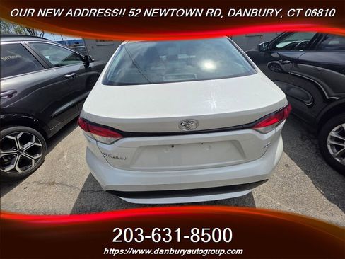 Used 2021 Toyota Corolla LE image 3