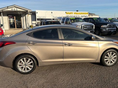 Used 2016 Hyundai Elantra SE w/ Option Group 02 image 2