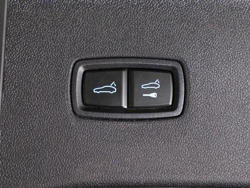 Certified 2025 Porsche Cayenne AWD/4WD image 41