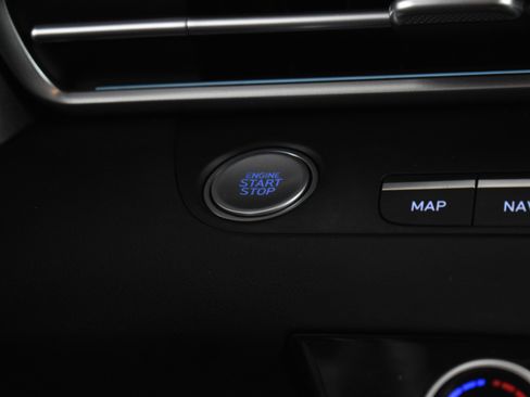 Used 2025 Hyundai Elantra SEL image 28