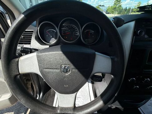 Used 2009 Dodge Grand Caravan SE w/ Climate Group FWD image 17
