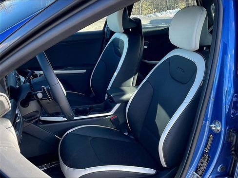 New 2025 Kia K4 GT-Line image 11