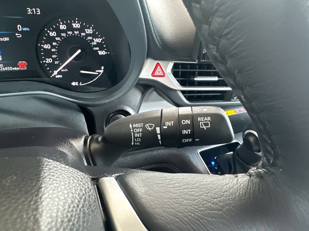 Certified 2025 Toyota Sienna XLE FWD image 32