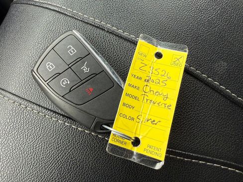 Used 2025 Chevrolet Traverse LT FWD image 45
