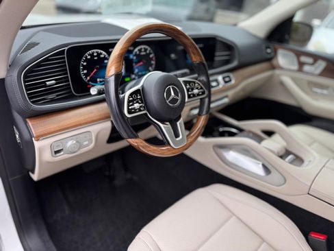 Used 2022 Mercedes-Benz GLS 450 4MATIC image 14