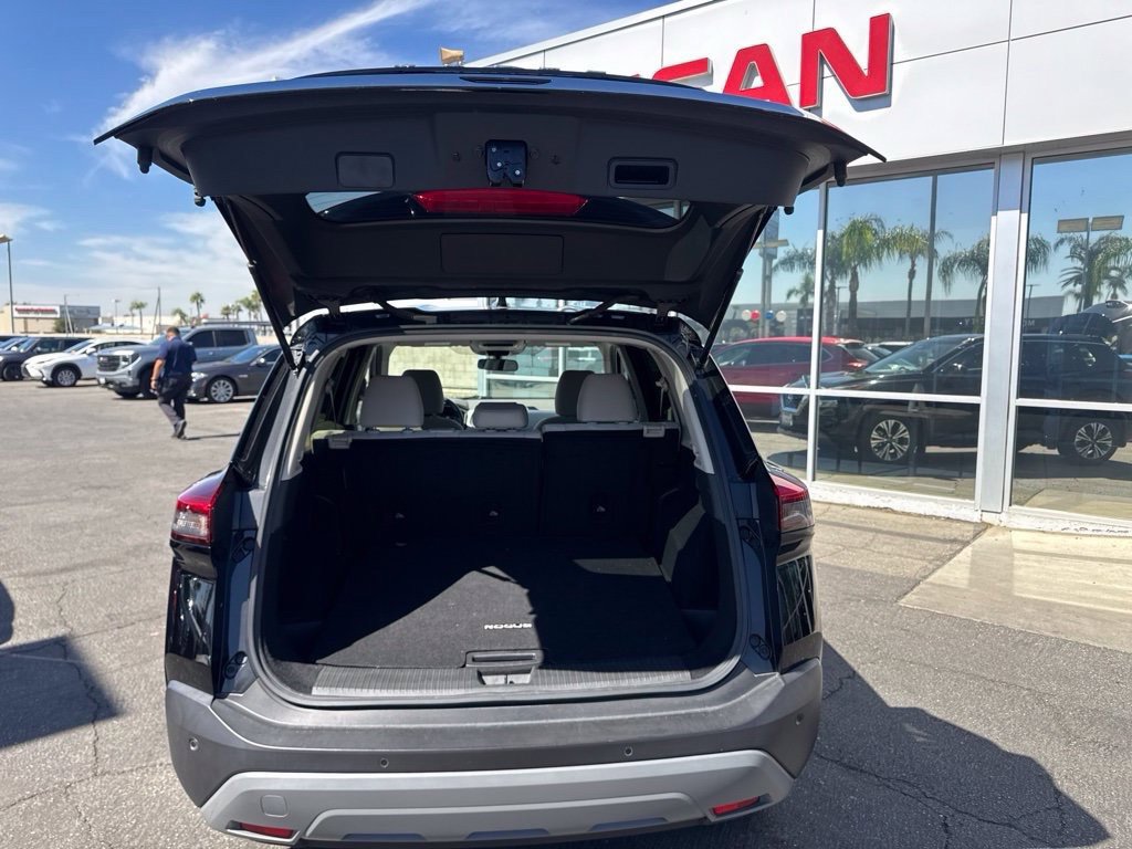 Used 2023 Nissan Rogue SV FWD image 7