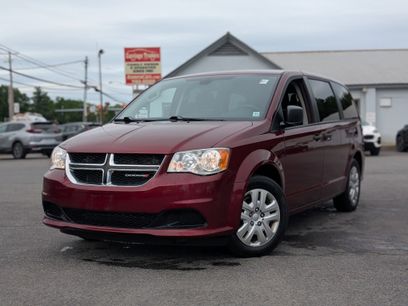 Used 2019 Dodge Grand Caravan SE w/ UConnect Hands-Free Group