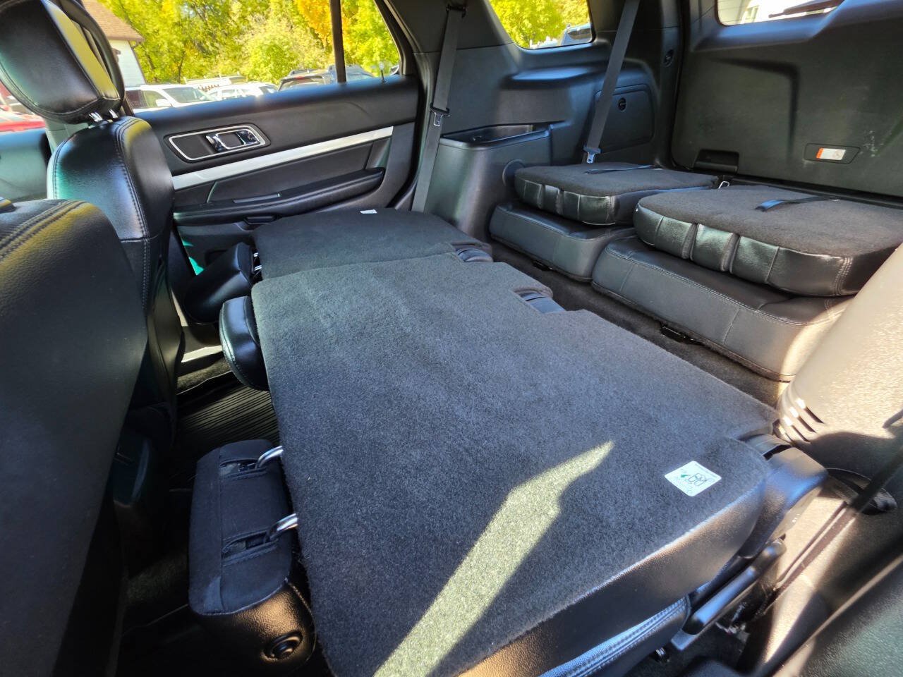 Used 2017 Ford Explorer XLT w/ Equipment Group 202A FWD image 23