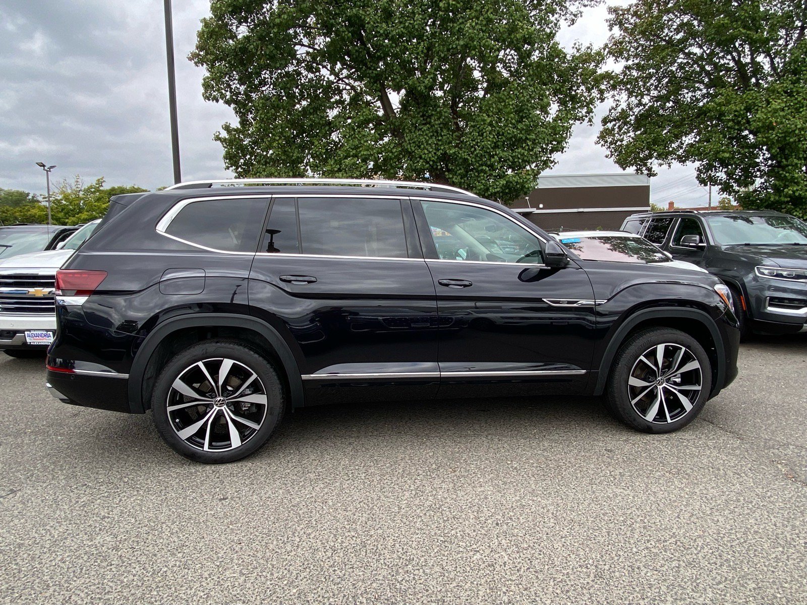 Certified 2026 Volkswagen Atlas SEL Premium R-Line AWD/4WD image 2